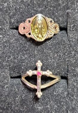 Vtg Sarah Coventry Charity Cross Ring & Virgin Mary Ring Set Silver Adjustable